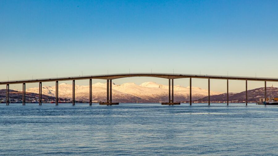 1 Hour Photo & History Cruise - What you’ll actually see: Tromsø center, Polaria, and the bridge