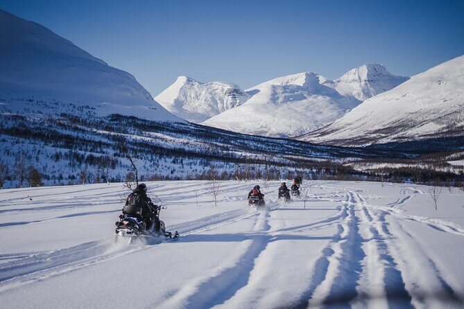 Adventure Snowmobile Safari - Snowmobiling with driver swaps: how the tour keeps it fun (and fair)