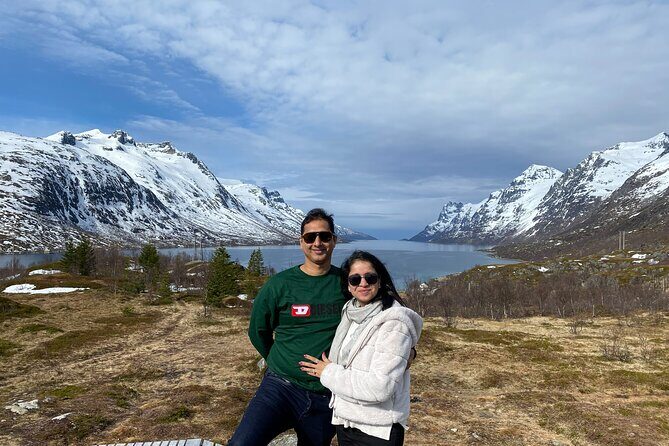 All-Inclusive Arctic Fjords and Sommarøy Scenic Tour - Sommarøy Lunch: Norwegian Comfort with Sea-Air Views
