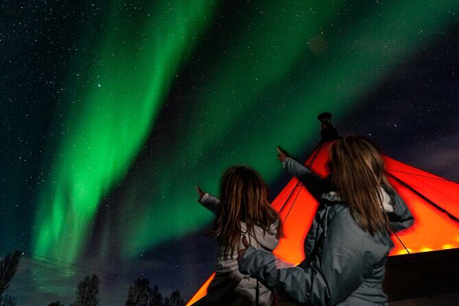 Aurora Safari Chase by big bus, free Photos, toilet onboard - Stop-by-stop: how the night unfolds