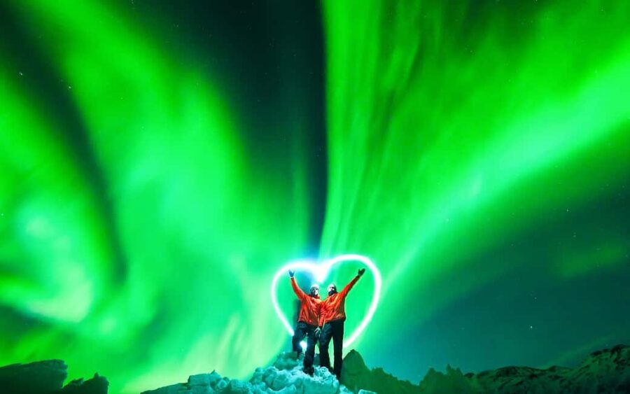 From Tromsø: Aurora Borealis Tour - Why a Tromsø aurora bus hunt feels more relaxed than going solo