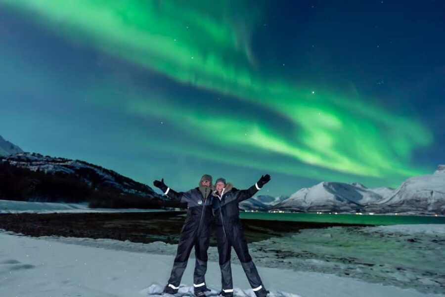From Tromsø: Aurora Minibus Chase with Portrait and Hot Meal - Meeting at Ami Hotel and getting Arctic-ready fast
