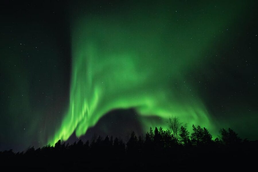 From Tromsø: Aurora Snowshoe Hike - The 3-hour snowshoe hike: what it feels like in real time