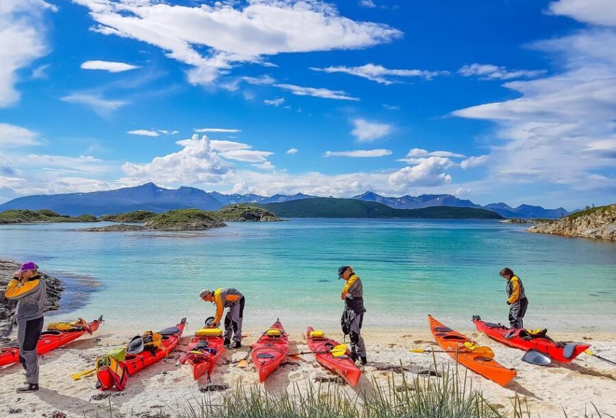 From Tromsø: Kayak trip with lunch and sauna at Sommarøy - Nordic Caribbean in the Barents Sea: what Sommarøy feels like