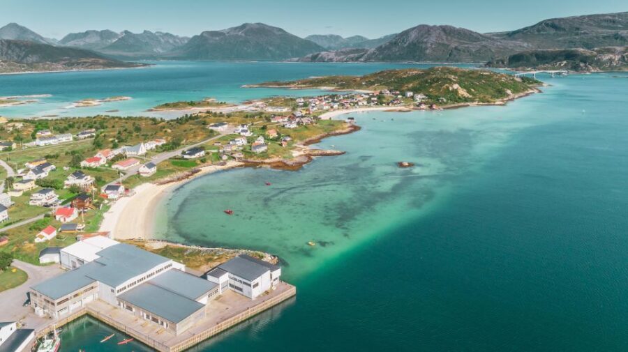 From Tromsø: Kayak trip with lunch and sauna at Sommarøy - The kayaking experience: what’s actually special in the water