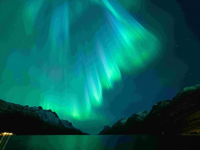 From Tromsø: Northern Lights Cruise on a Cozy Vintage Vessel - Extending the night: Full Steam Northern Lights dinner option