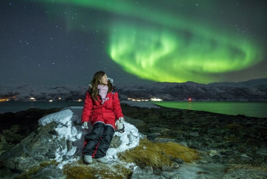 From Tromsø: Northern Lights Tour - How the photography support works: tripods, portraits, and next-day pics
