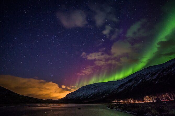 Full Night Magic of the Northern Lights in Tromso - A Small Minibus That Can Actually Chase the Lights