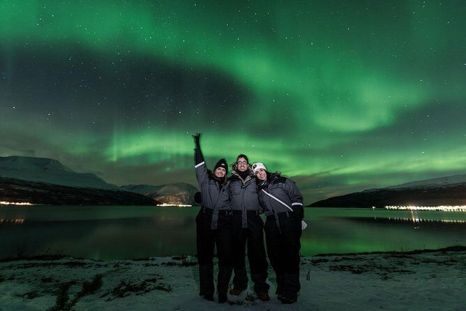 Minibus Northern Lights Chase with Photography from Tromsø - Guide Team Energy: When Helpers Make the Difference