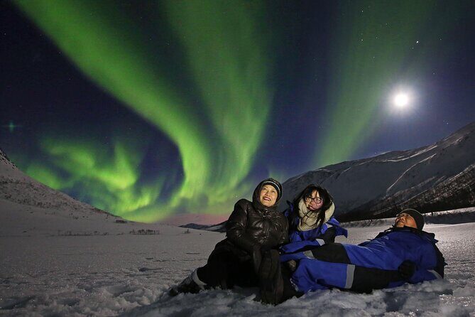 Northern Lights Chase with Photography from Tromsø - Meeting Roald Amundsens plass on time (and why check-in matters)