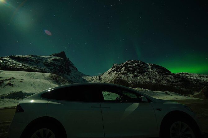 Northern lights - TeslaX Ecofriendly Car - Price and value for a 3-hour small-group aurora hunt