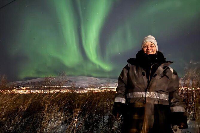Northern Lights Tour with Hot Food and Drinks in Tromso - Thermal suits, headlamps, and tripods: why the included gear matters