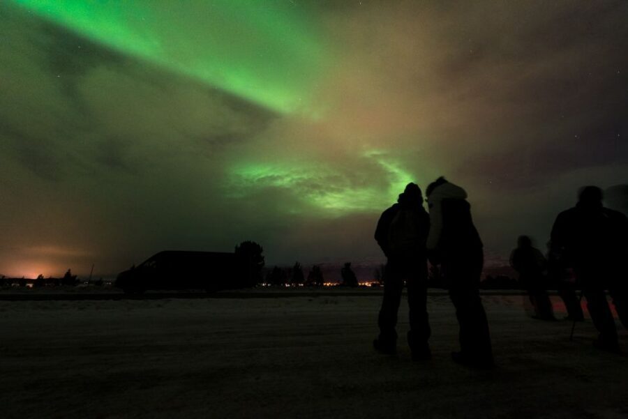 Northern lights Tromsø - small group tour with local guide - Why This Tromsø Northern Lights Tour Works Better Than the Big Bus Plan