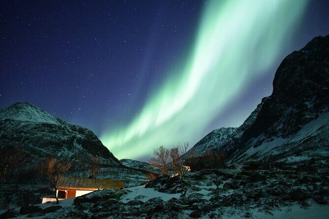 The Aurora Tour - small group, northern lights - Photo help and souvenir photos: what to expect, what to ask