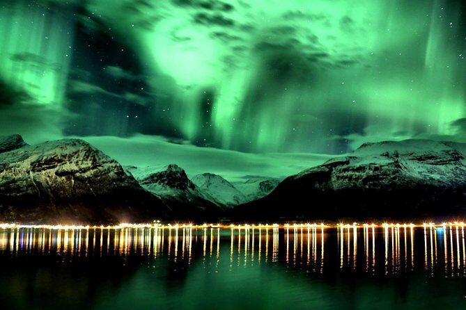 The Aurora Tour - small group, northern lights - Pickup and the 7:00 pm start: how your night kicks off