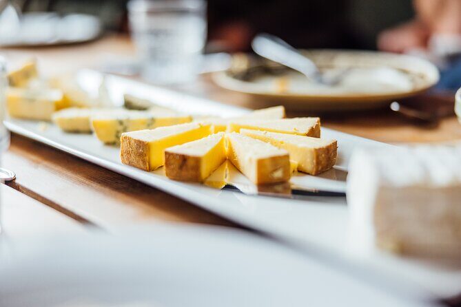 The Tromsø Food Walk, Taste your way through local history - Torgsenteret and Snorre Art: snack plus art break