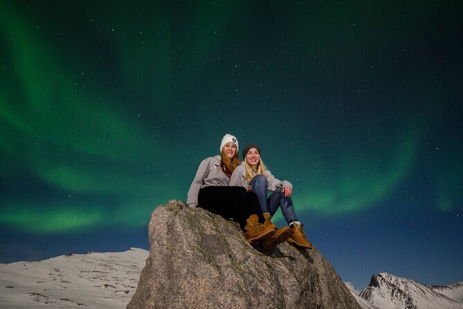 Tromsø: Aurora Magic Northern Lights Tour with Photos - Hot Drinks, Cookies, and Thermic Suites by Request