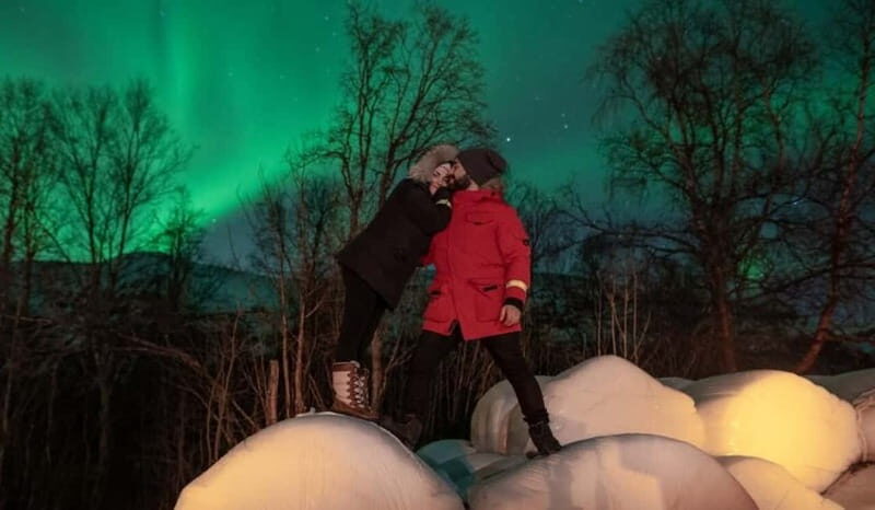 Tromsø: Aurora Safari Chase by big bus with Camp meal - Comfort Details That Matter in Tromsø Winter