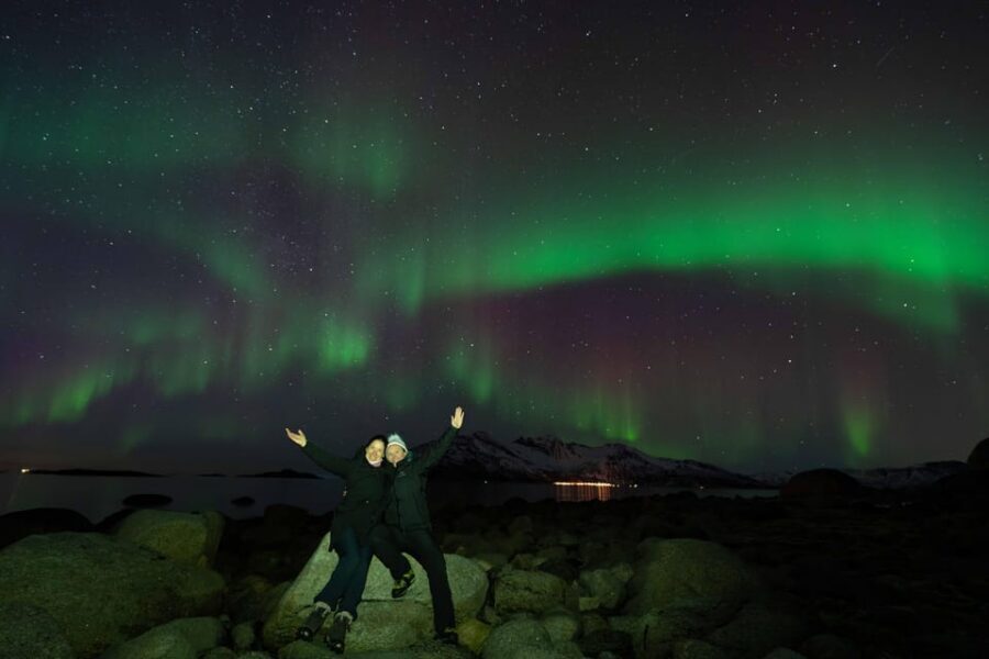 Tromsø: Aurora Tour with Photos, Campfire and Arctic Food - Small-group Tromsø aurora hunting with Alba and Jeanette