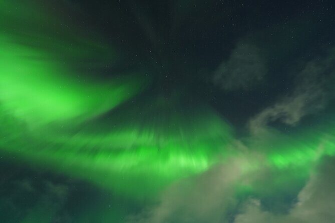 Tromsø: English/Spanish Aurora Pathfinder Tour with Photos - Photos in cold weather: how the included camera help changes the experience