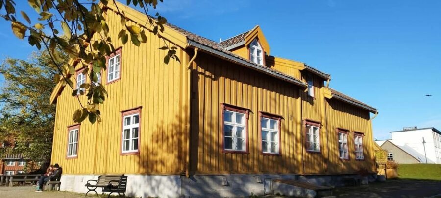 TROMSØ: Explore The City And a Guided Tour Of PolarMuseum! - Town Hall to Tromsø Library: modern design in the Arctic