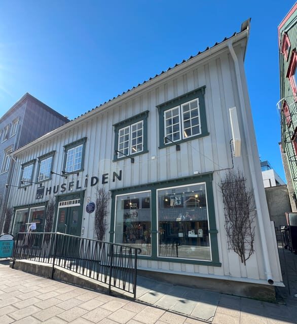 TROMSØ: Explore The City And a Guided Tour Of PolarMuseum! - Walking the main streets toward Tromsø Cathedral