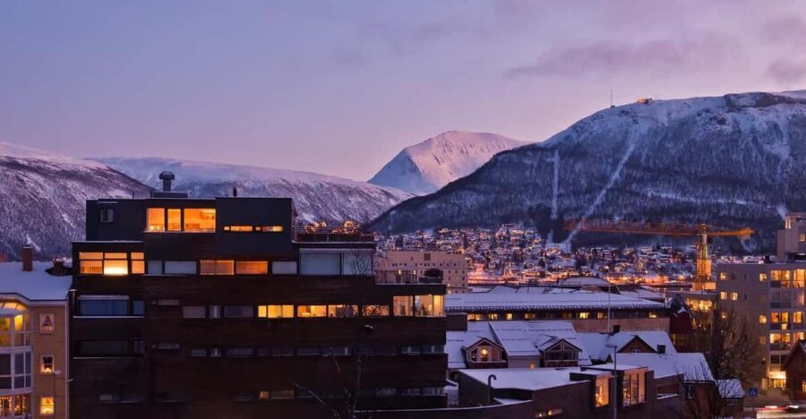 Tromso: Express Walk with a Local in 60 minutes - From Domkirka to Arctic Cathedral: Two Icons, One Shortcut
