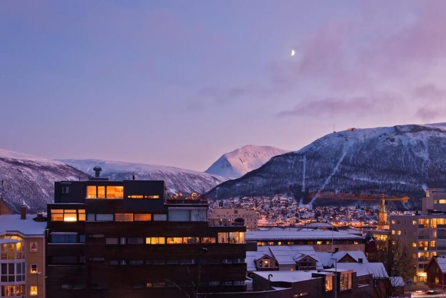 Tromso: Express Walk with a Local in 60 minutes - What to Bring for a Comfortable Walk in Tromsø