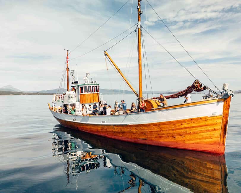 Tromsø: Fjord Fishing Cruise - Meeting Hermes II at Stortorget’s floating pier
