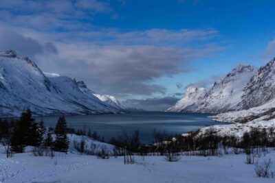 Tromsø: Fjords & Beaches Tour with campfire and Arctic food - Grøtfjord and Rekvikeidet: the pass that adds variety