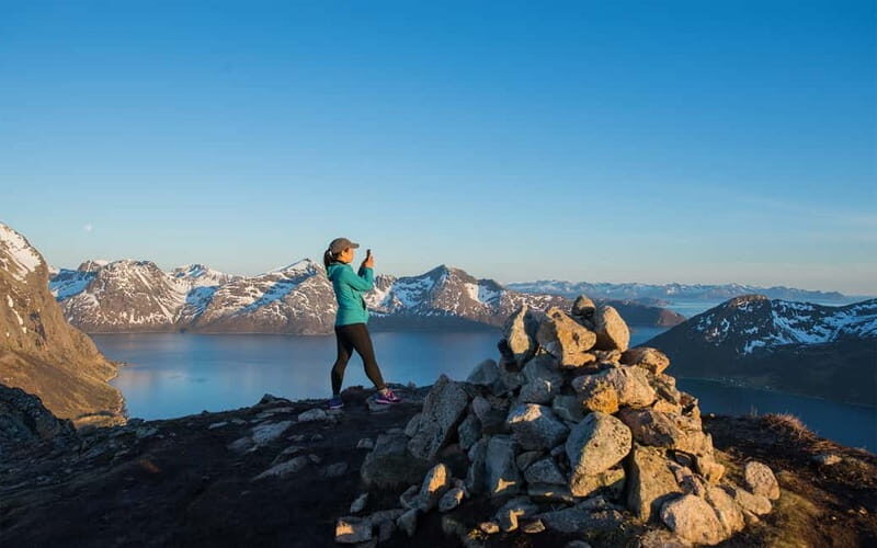 Tromsø: Midnight Sun Hike in the wilderness - The hike itself: easy pace, big payoff