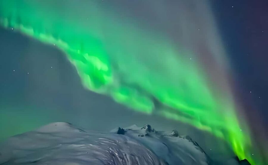 Tromsø: Northern Lights Adventure by Bus or Minibus - Meeting at Radisson Blue and Getting Comfortable for the Hunt