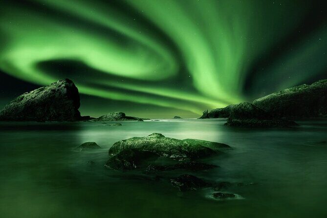 Tromsø, Northern Lights and Wilderness Evening Catamaran Cruise - Why the 9pm Tromsø cruise fits polar night so well