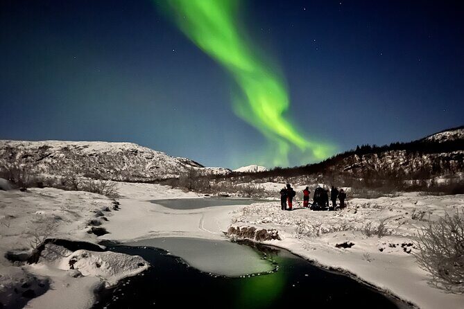 Tromsø: Northern Lights by Minibus - Free Photos and Warm Dinner - The “chase” part: how the guide turns forecast chaos into on-the-ground decisions