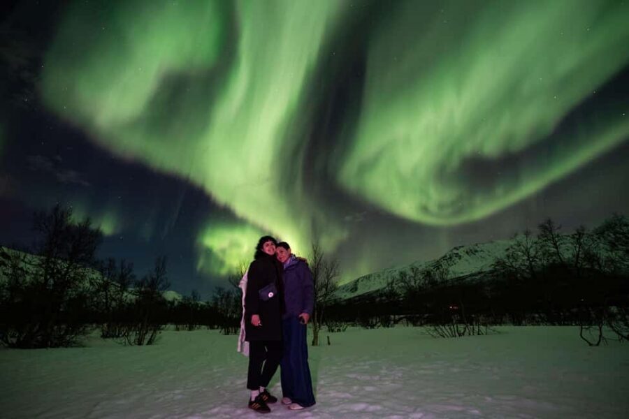 Tromsø: Northern Lights Chase by a comfortable bus - What you’ll do when the aurora appears (and what to do yourself)