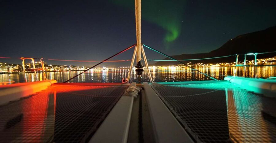 Tromsø: Northern Lights Luxury Catamaran Cruise - The onboard crew and the effort to find the right viewing window