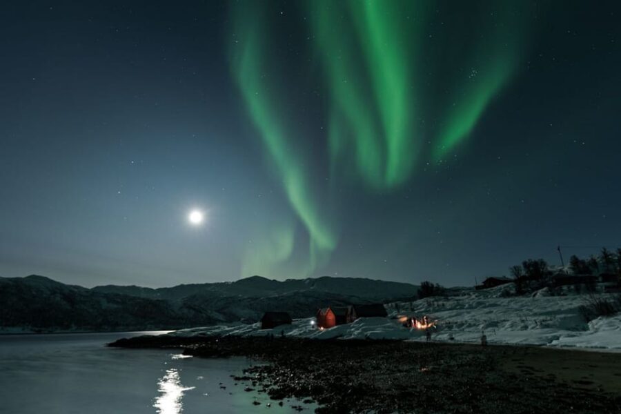 Tromsø: Northern Lights Photography Small-Group Tour - Camp Setup in the Arctic Circle: Thermal Suits, Headlamps, and Hot Food