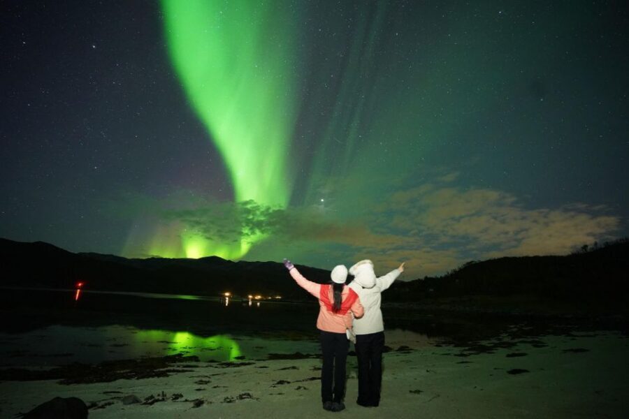 Tromsø: Northern Lights Tour with Free Professional Portrait - Your Northern Lights Photos: Pro Aurora Portrait + Practical Camera Help