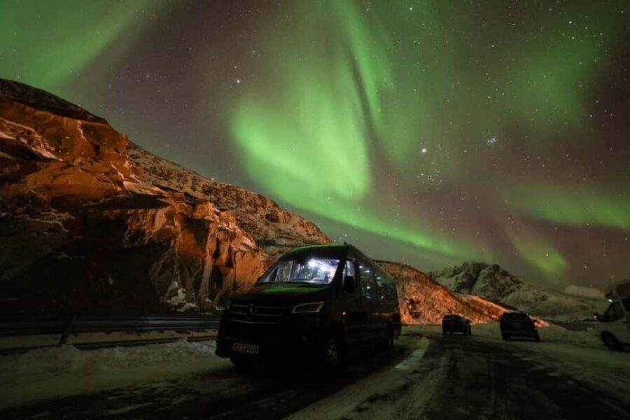 Tromsø: Northern Lights tour with local experts - Northern Lights by minibus: how the chase actually works