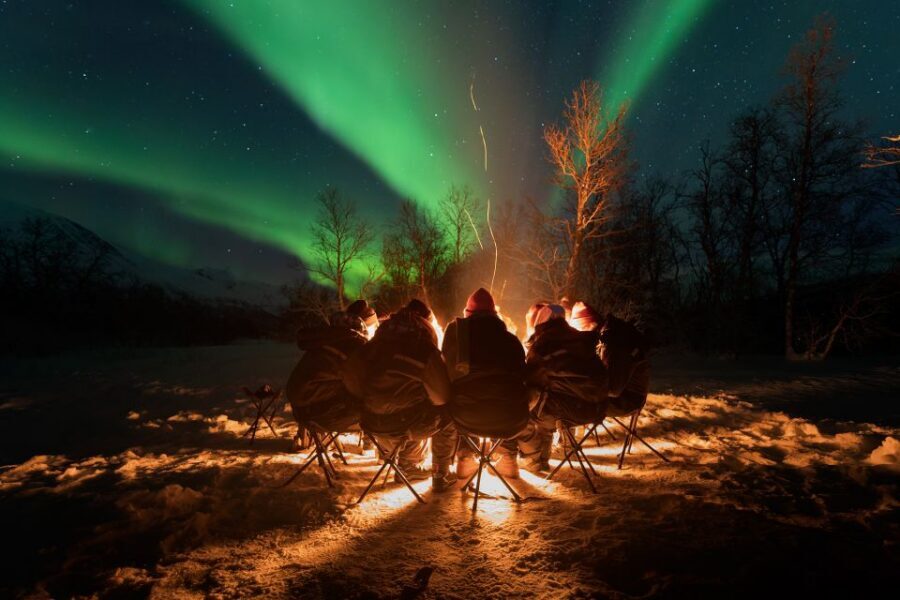 Tromsø: Northern Lights Trip with Campfire and Snacks - Chasing darkness outside Tromsø: why the drive matters