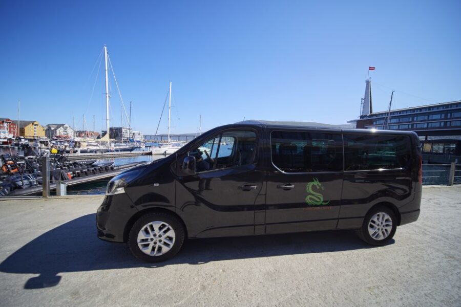 Tromsø: Private 6-Hour Aurora Chase by Minivan - 19:00 Pick-Up at Radisson Blu: Briefing, Gear, and Headlamp-Ready Prep