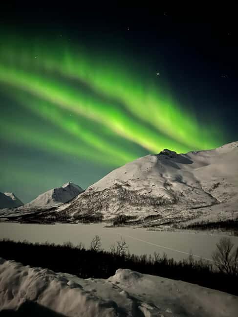Tromsø: Private Northern Lights Chase by Mercedes V-class - Pickup in Tromsø: the easiest way to start an aurora night