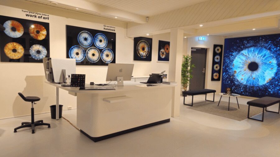 Tromsø: Reveal Your Eye Experience at the Iris Galerie - Turning Tromsø weather into a 30-minute souvenir