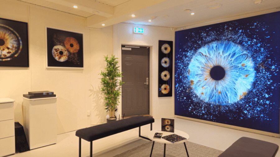 Tromsø: Reveal Your Eye Experience at the Iris Galerie - Choosing the souvenir: prints and high-resolution files (what’s included and what isn’t)