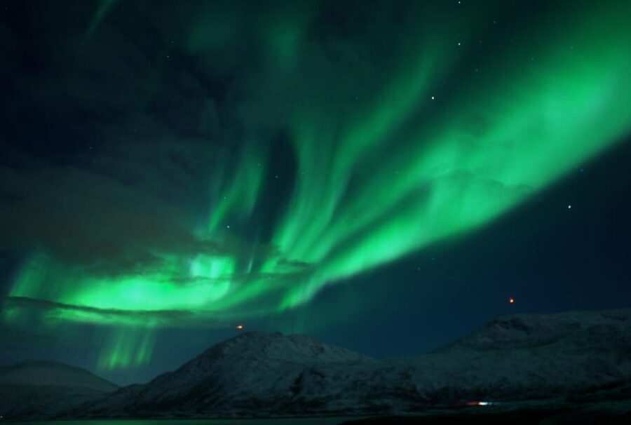 Tromsø: Small-Group Adventurous Northern Lights Hunt - The snow-walk option: when they take you off the easy path