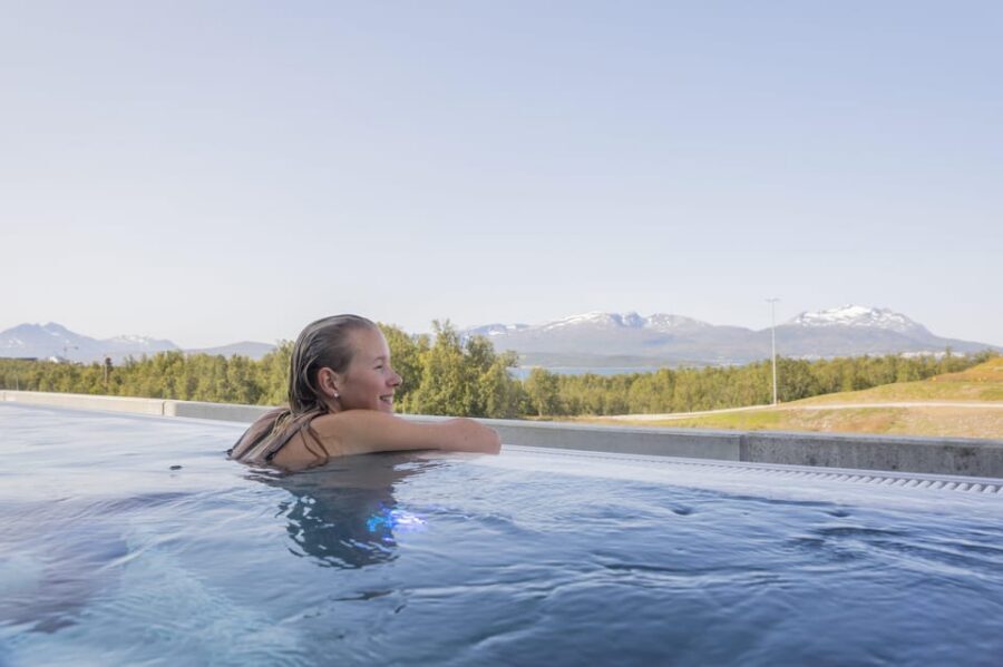 Tromsø: Spa/Pool with Bath, Sauna and Outdoor Heated Pool - Olympic-Sized Swimming and Water Zones: More Than Just Soaking